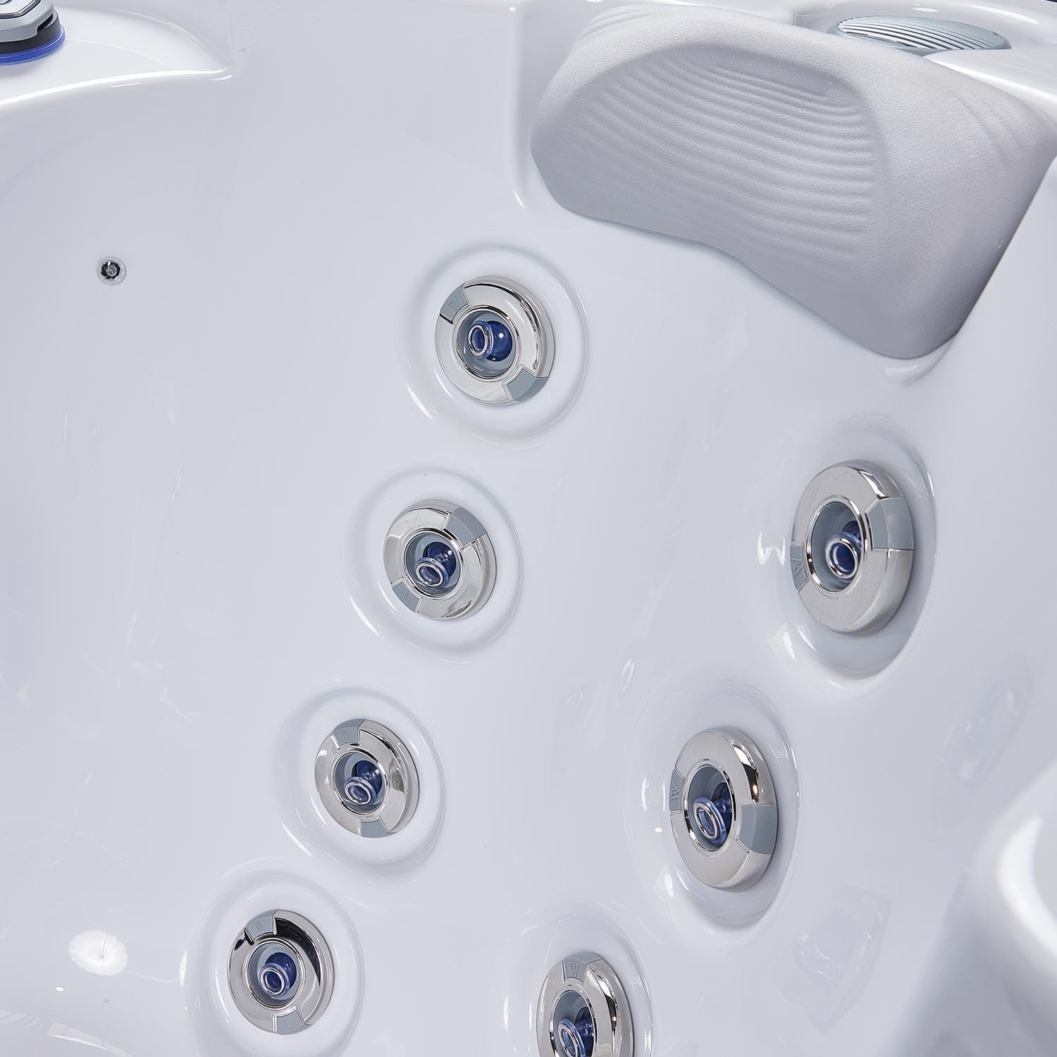 Wellis Prague hot tub